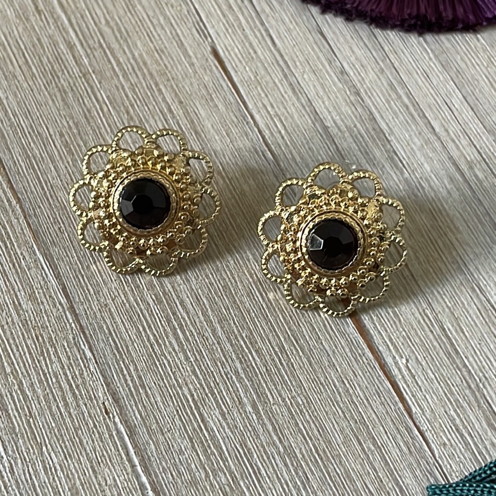 Bundle of gold fashion earrings - Picture 2 of 10